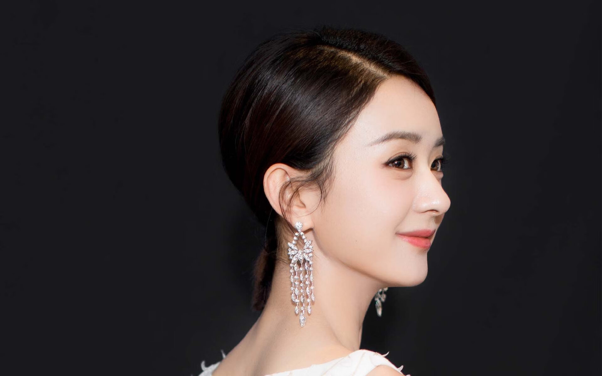 国足主帅试验新阵容效果不俗,国足对手主帅辞职