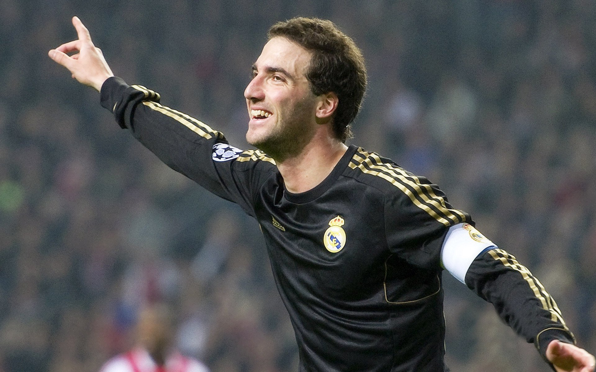 _老鹰快攻突击，场面激烈精彩_，老鹰最快速度