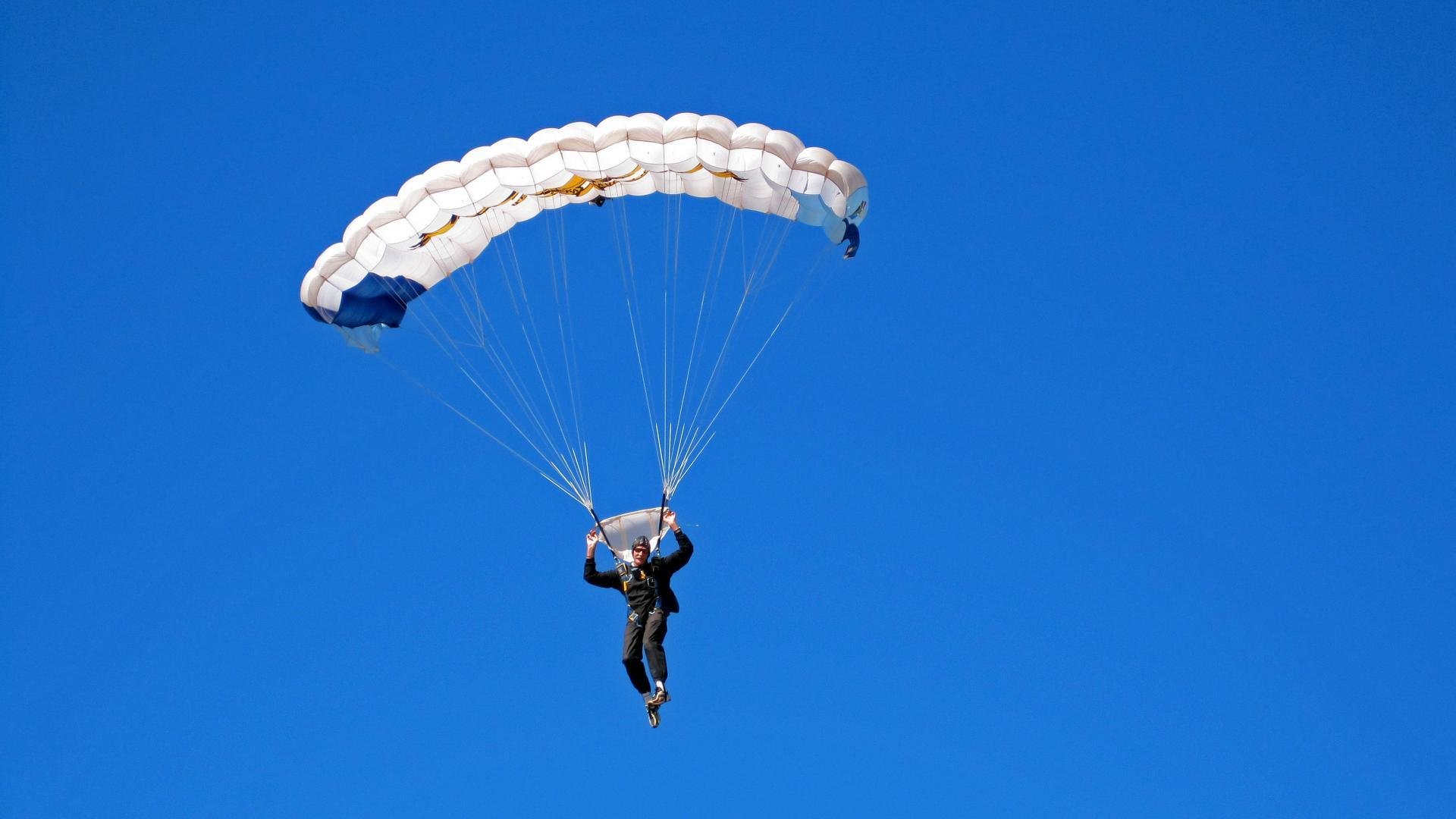 篮球青训营课程内容丰富多样，篮球青训什么意思